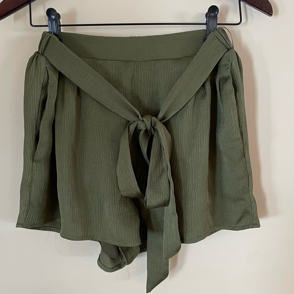 Fancy Green Sash Shorts Size Small